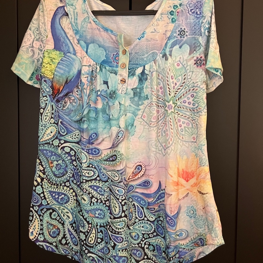 VENUS - Woman’s blouse. SM, but runs big like fit MED/LG. NEW. Never washed/worn